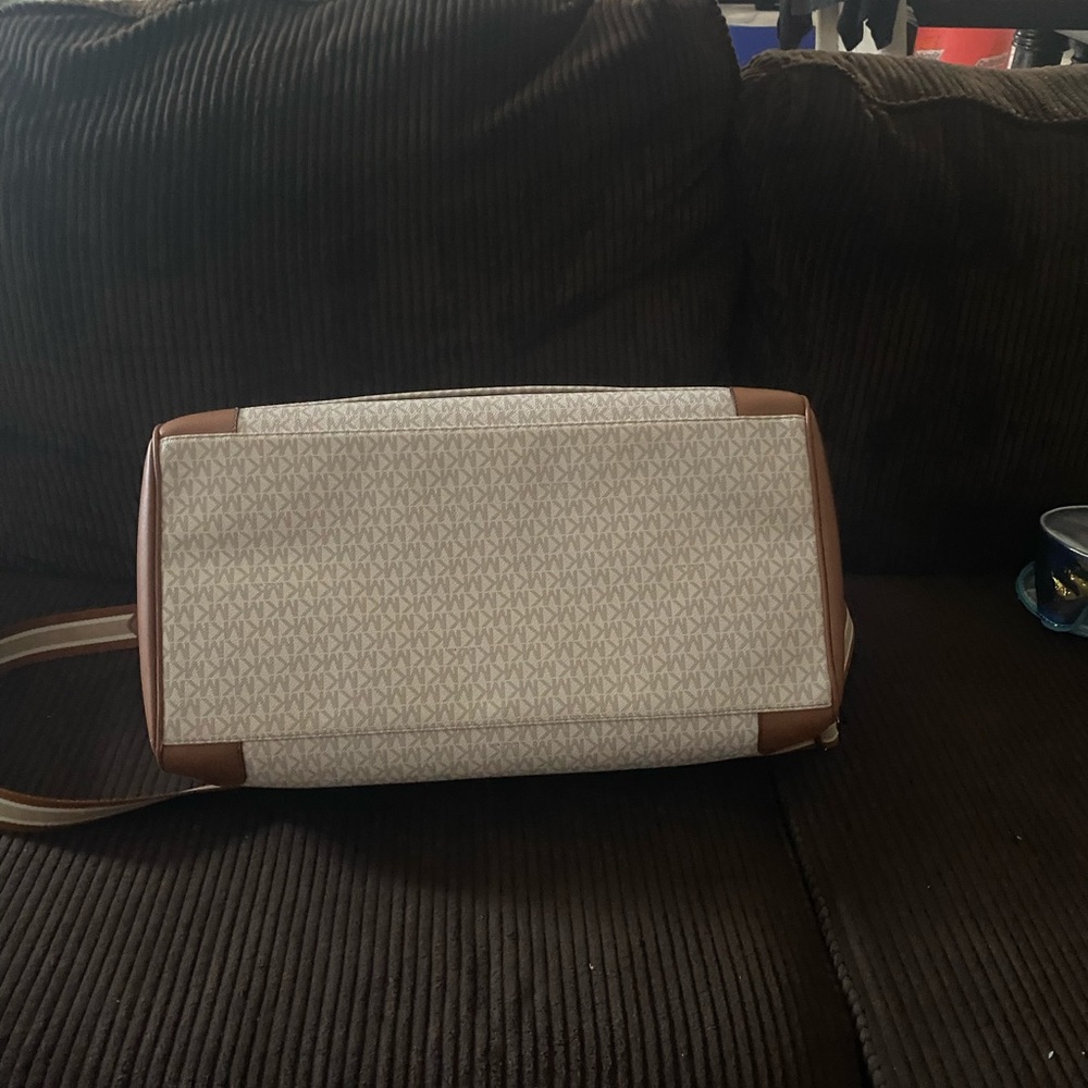 Michael Kors duffle bag - Picture 5 of 10